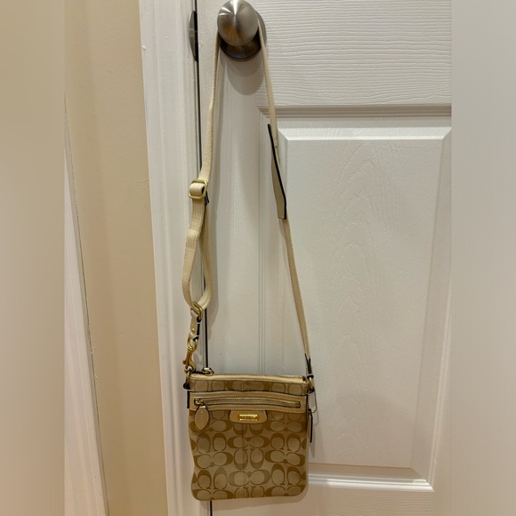 Coach Handbags - Coach crossbody purse